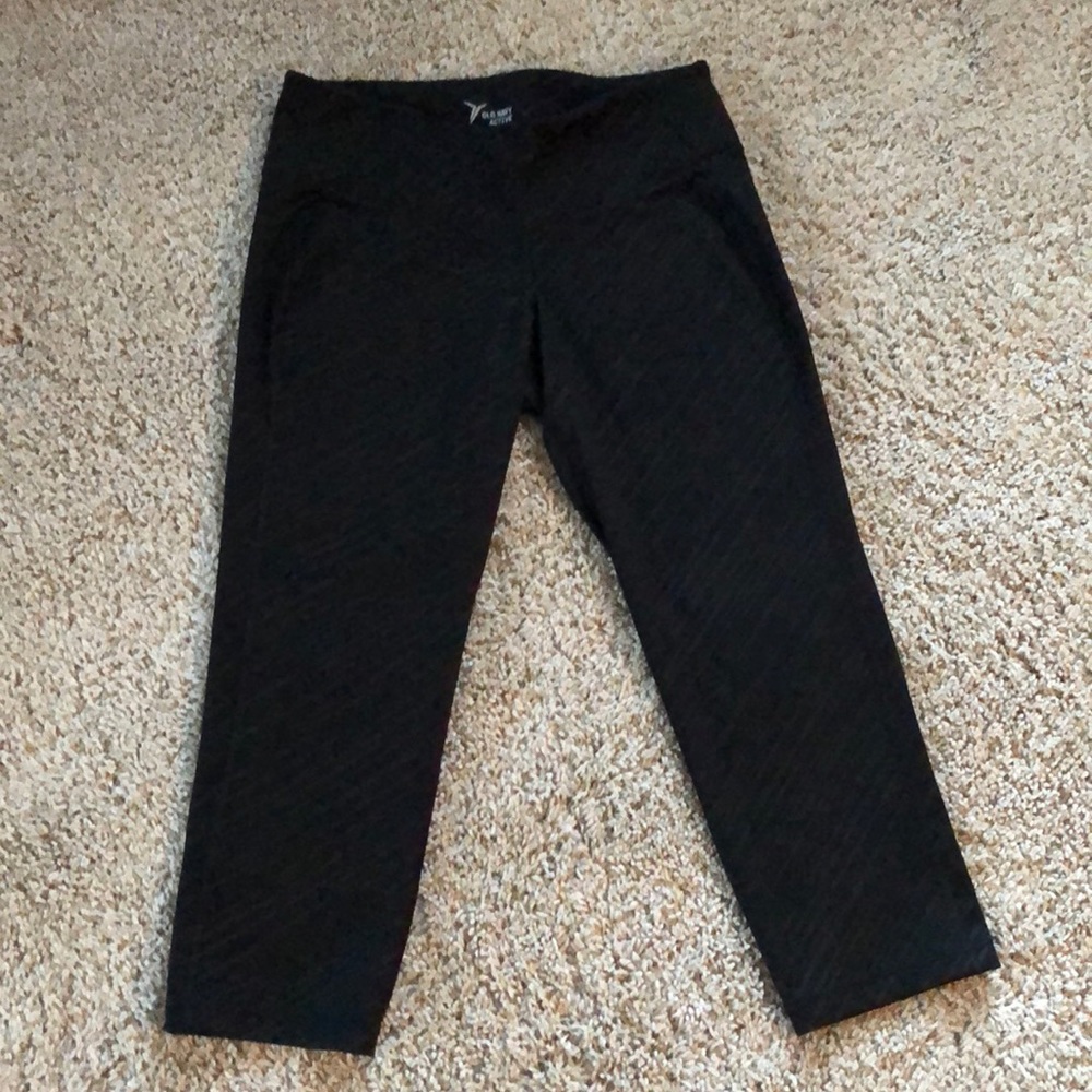 Old Navy black yoga pants/crops